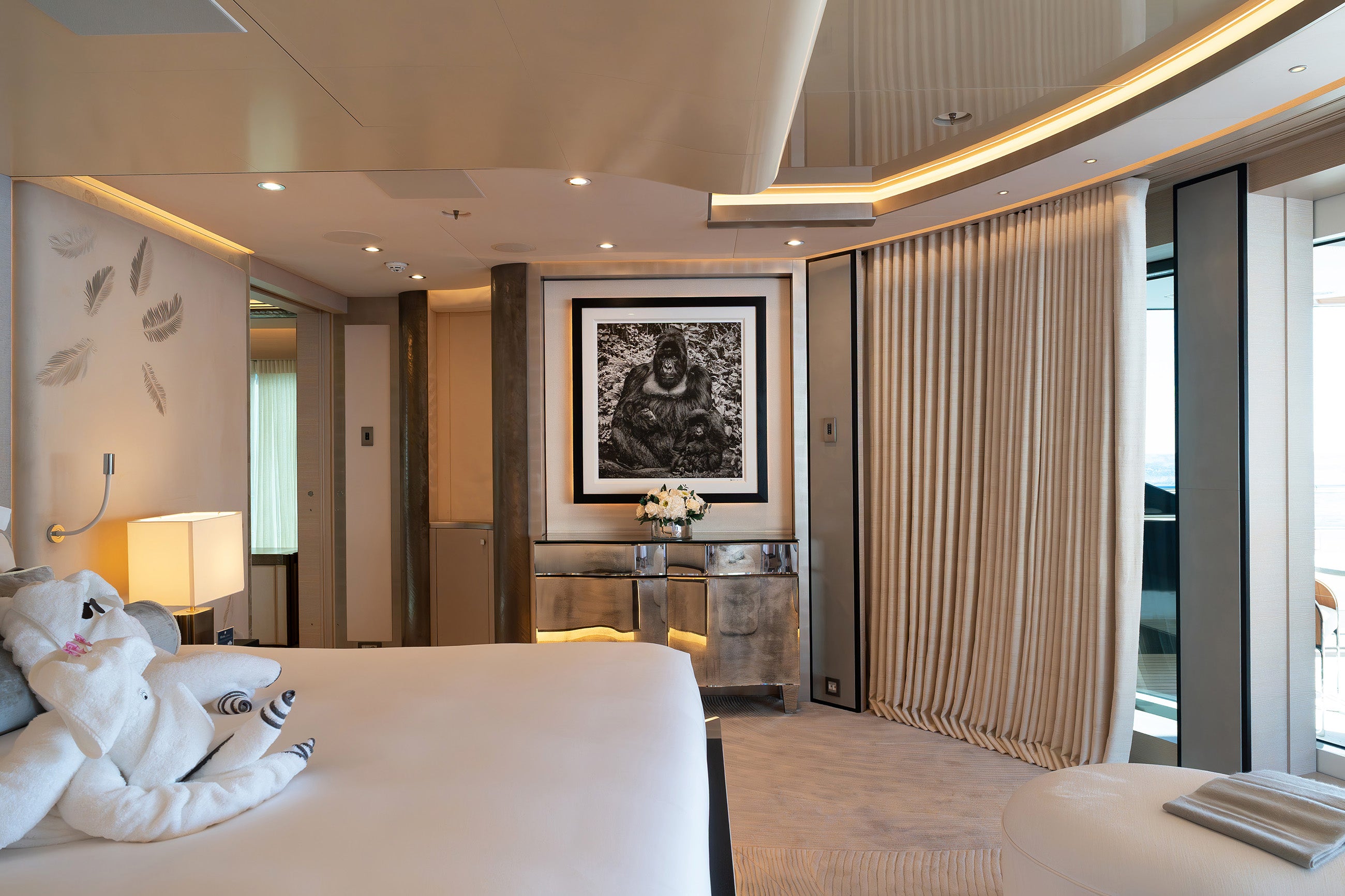 Preserved tropical arrangement in master cabin