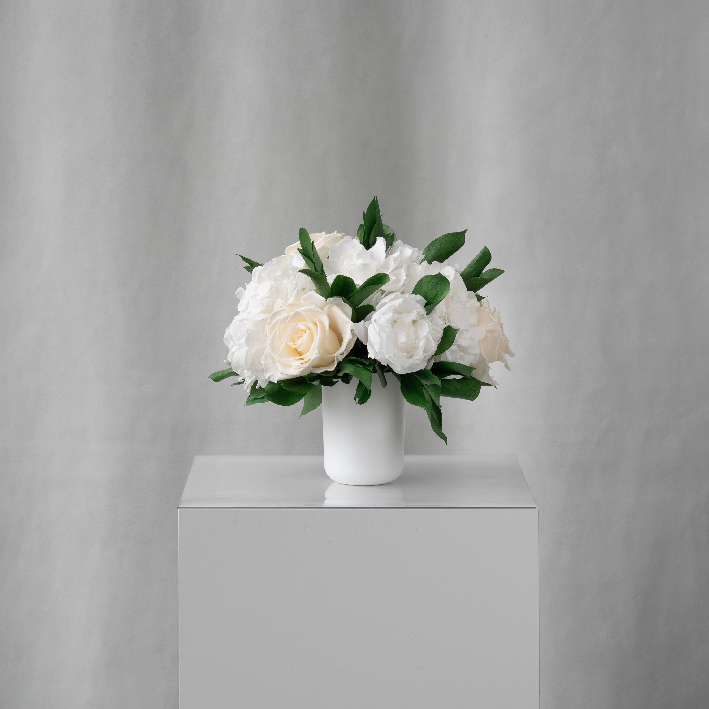 Preserved green and white tropical flower arrangement for yachts 