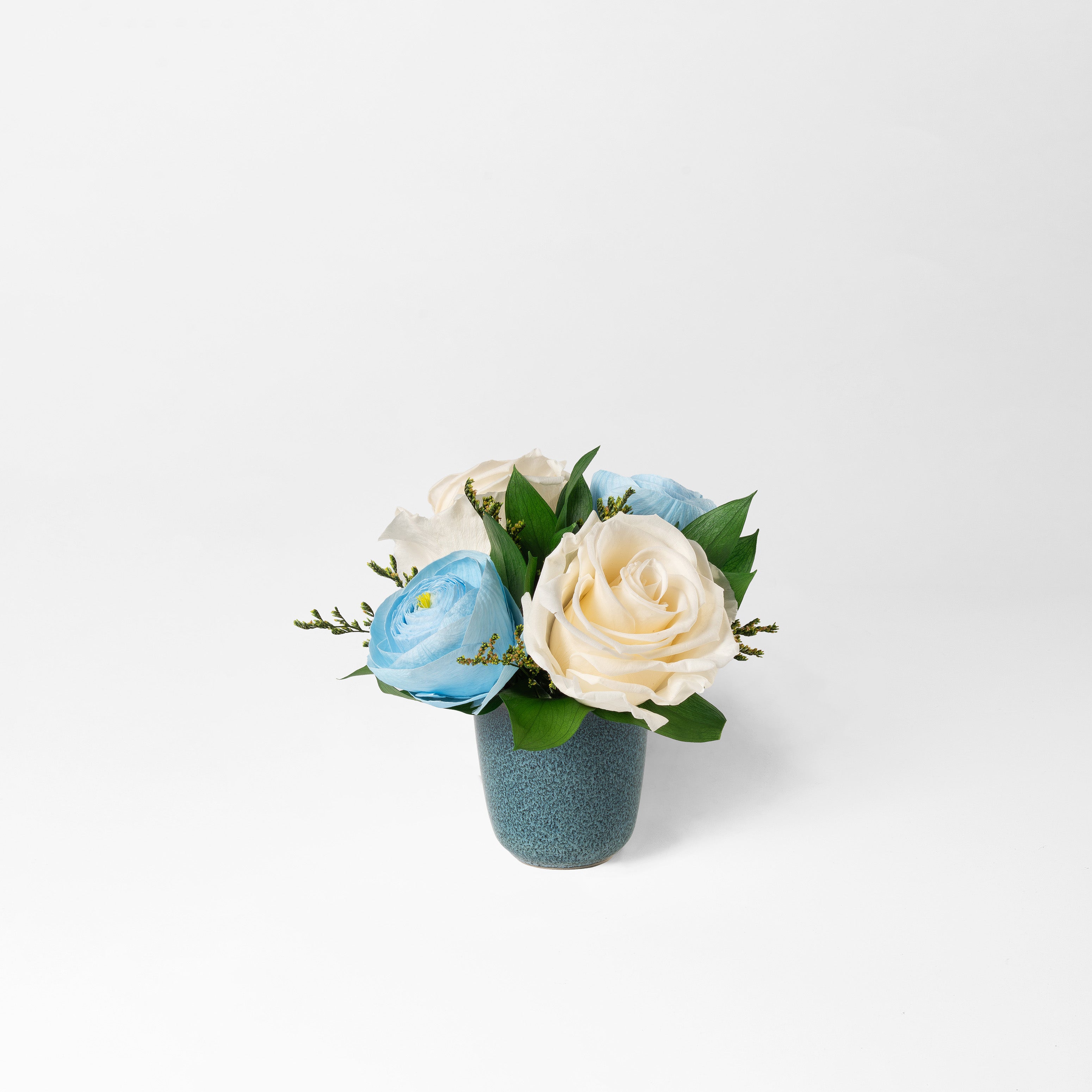 Preserved blue and cream flower arrangement for yachts